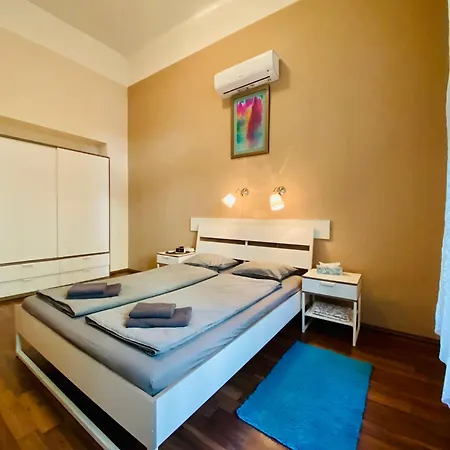 Stylish Central 1Br Apt - Flora'S House Budapest Exterior photo