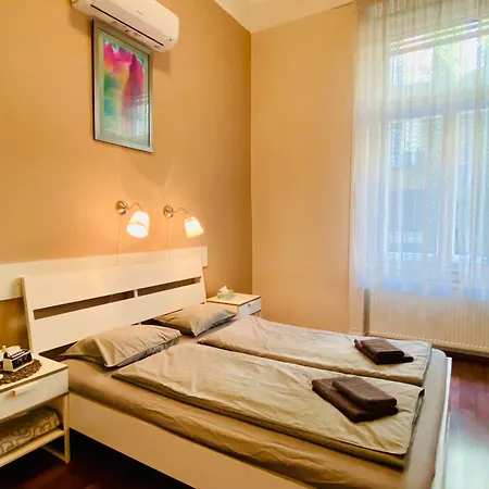 Stylish Central 1Br Apt - Flora'S House Budapest Exterior photo