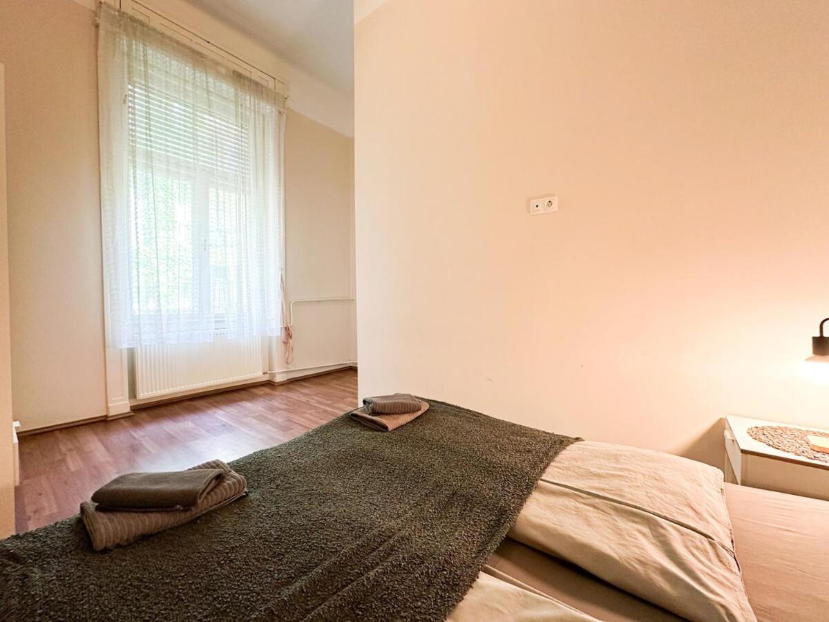 Appartement Stylish 1br - Flora's House Boedapest